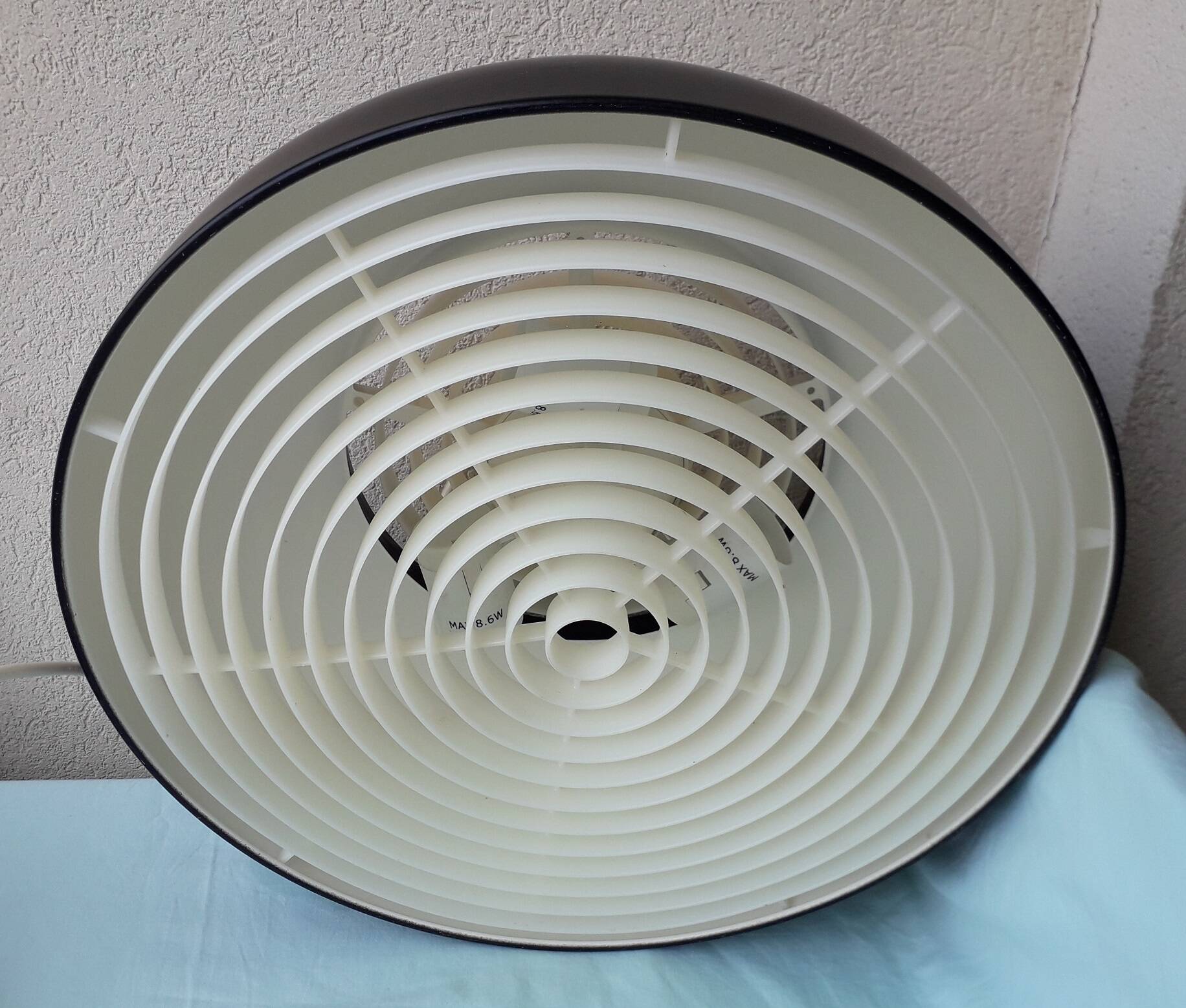 Black metal suspension