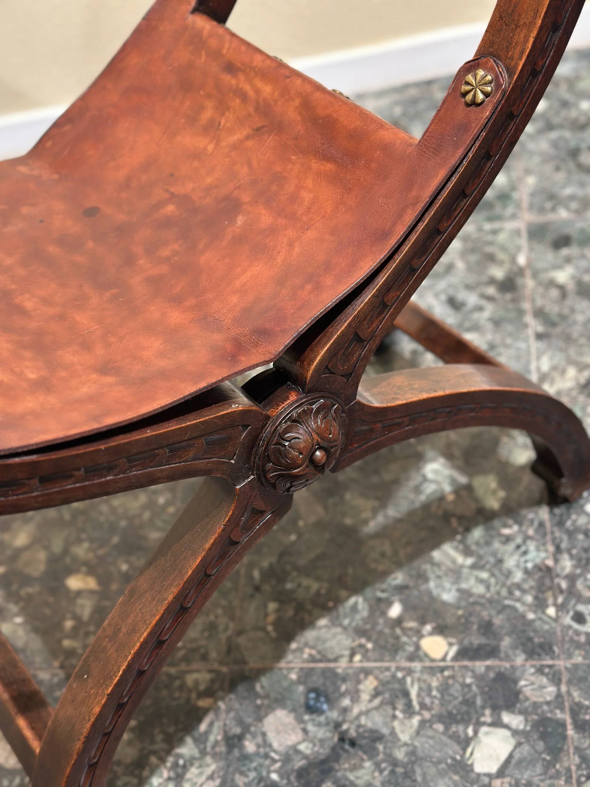 Chaise trône Savonarole française antique