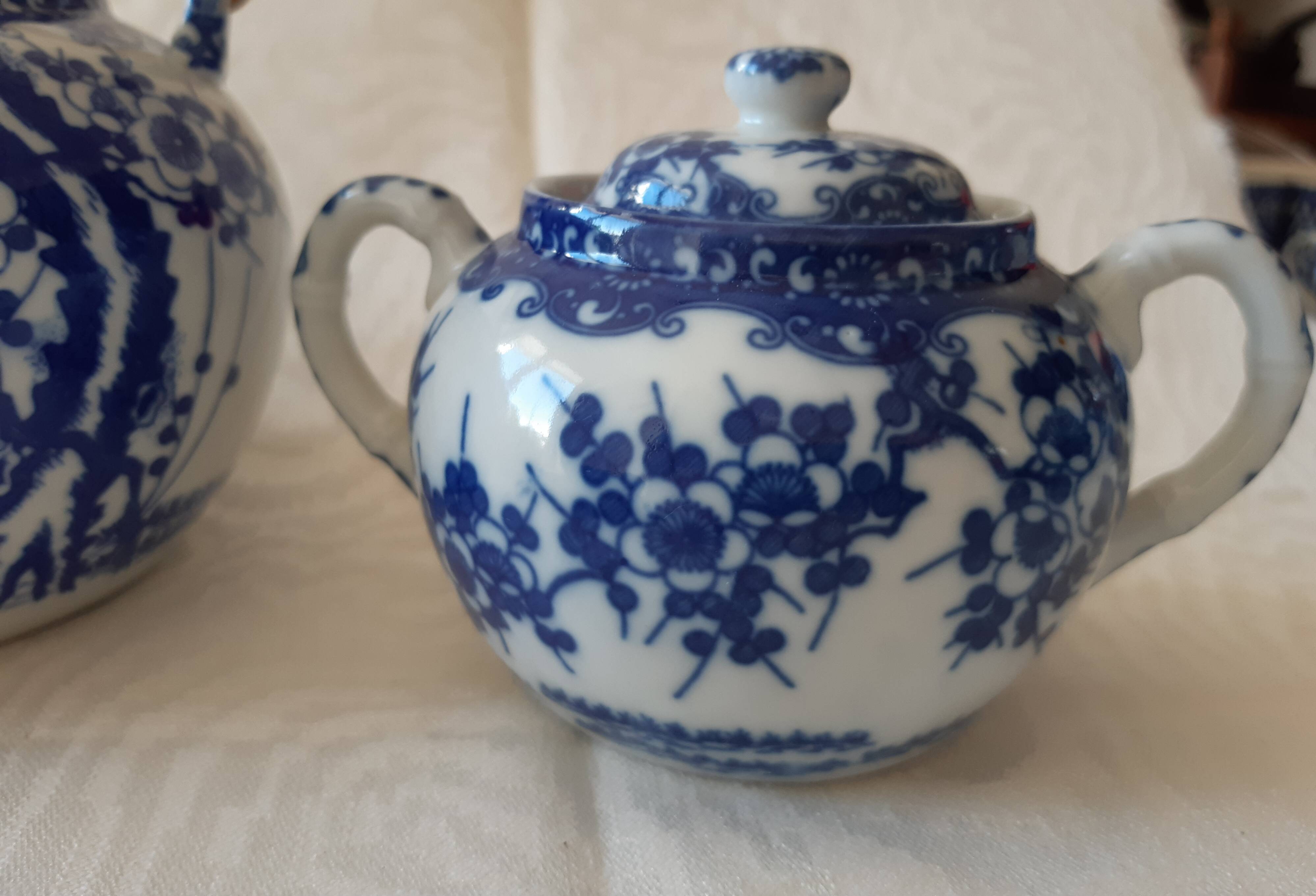 One-on-one tea service, hard porcelain from Japan