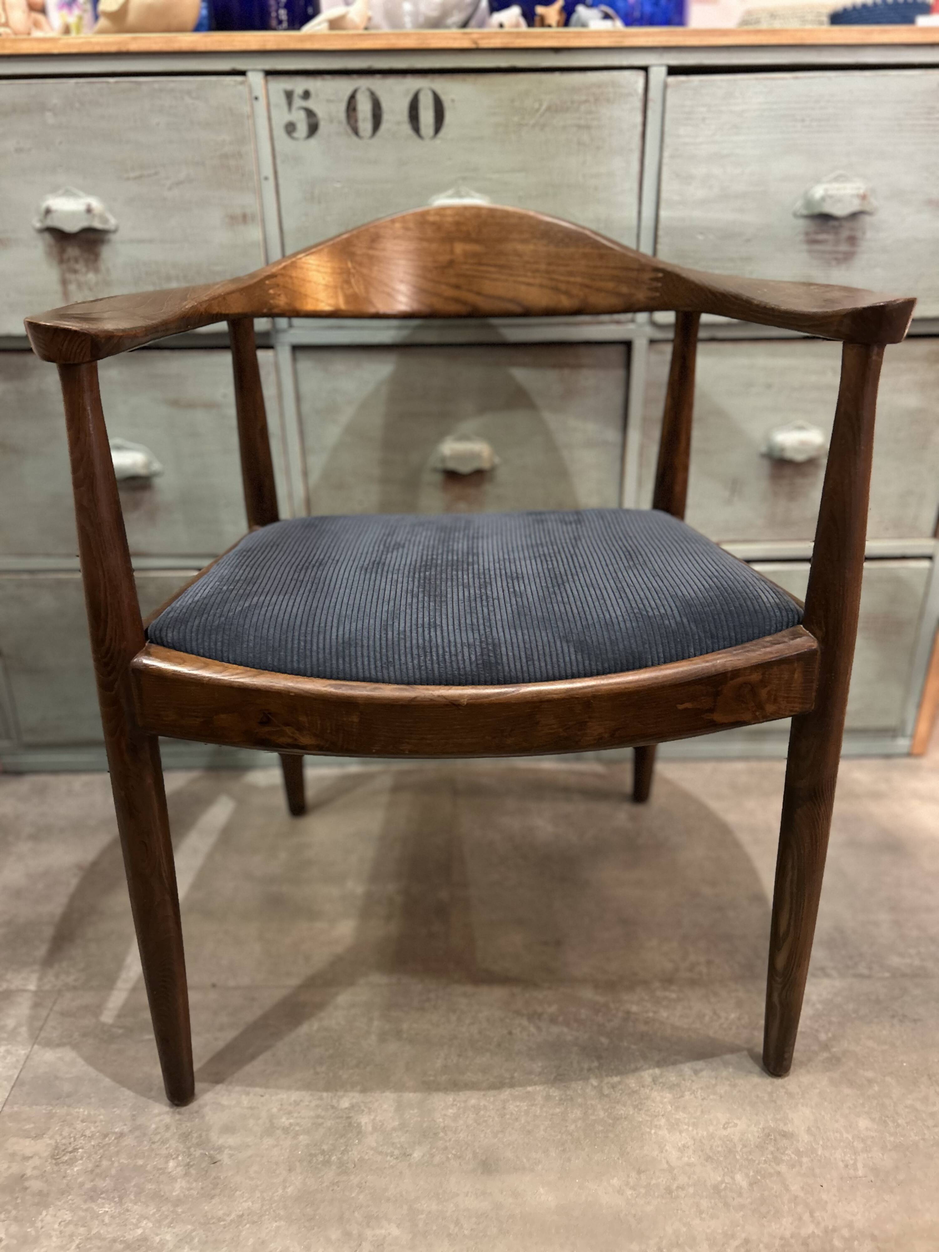 Scandinavian armchair in the style of Hans Wegner.