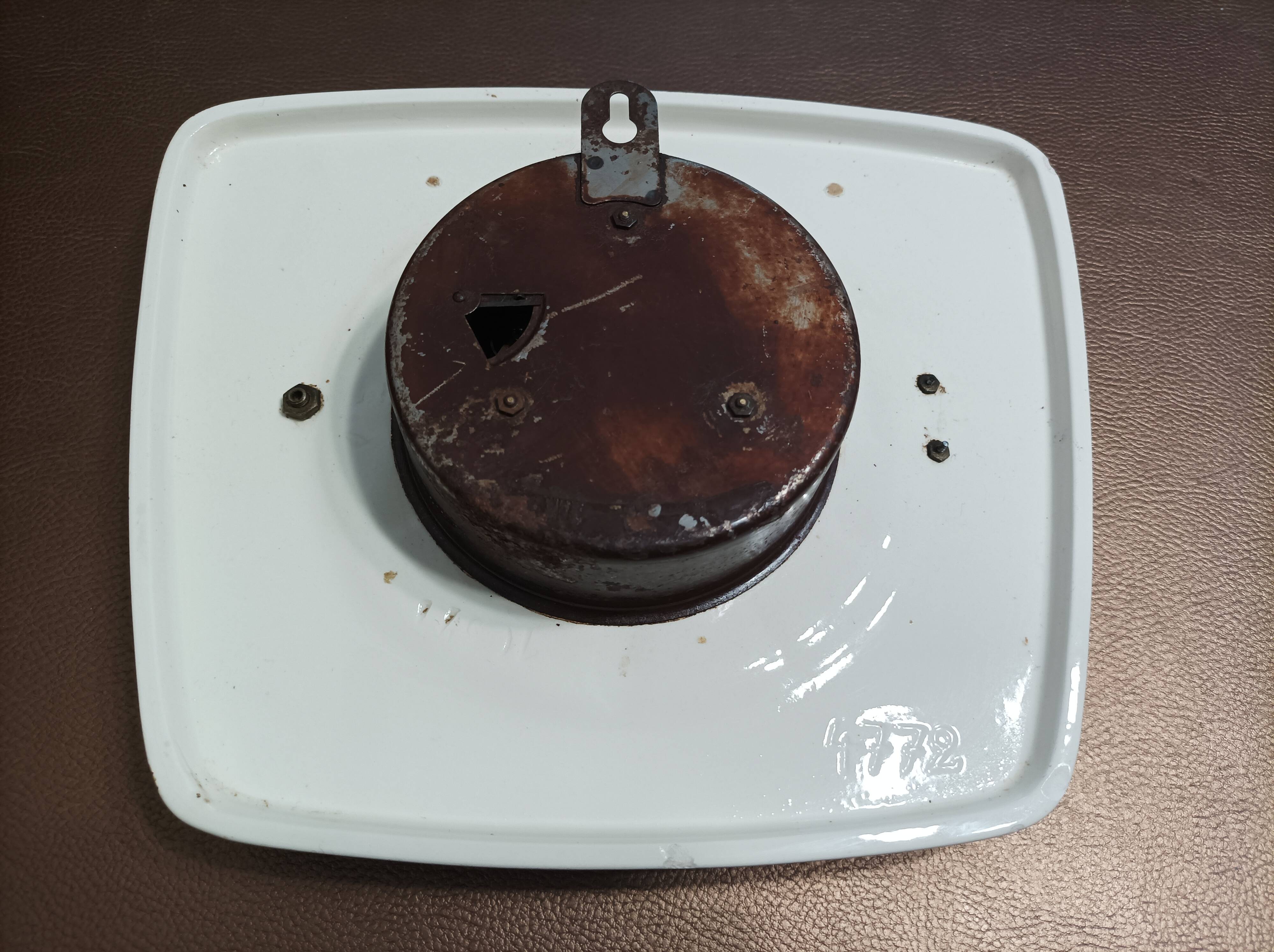 Ceramic wall clock + vintage bayard key