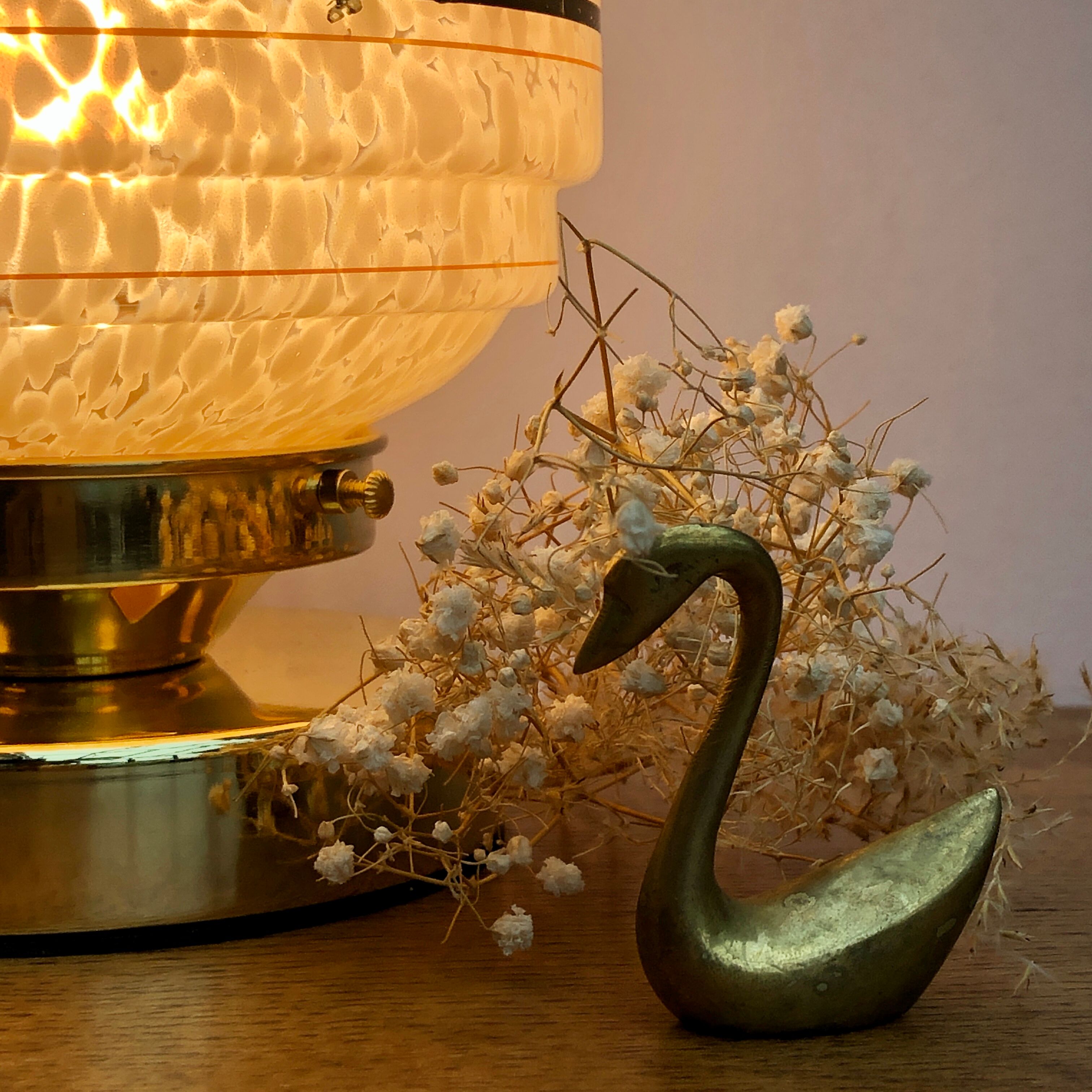 Vintage globe-laying lamp