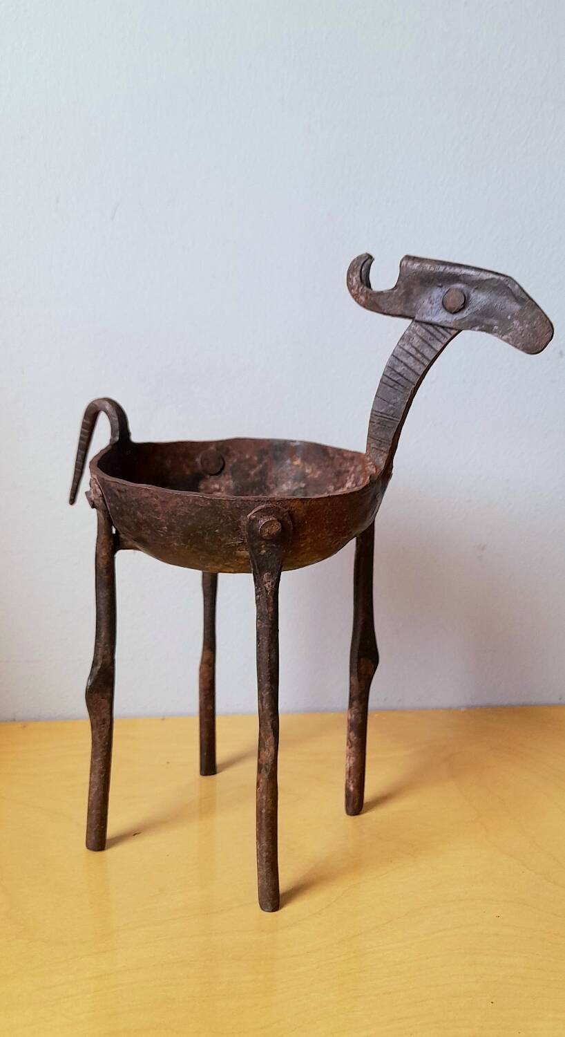 Zoomorphic wrought iron pocket emptier