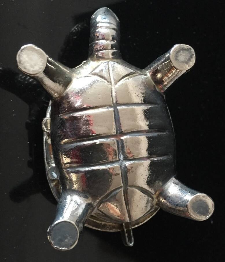 Small turtle mini-lollipops (or other) with pliers