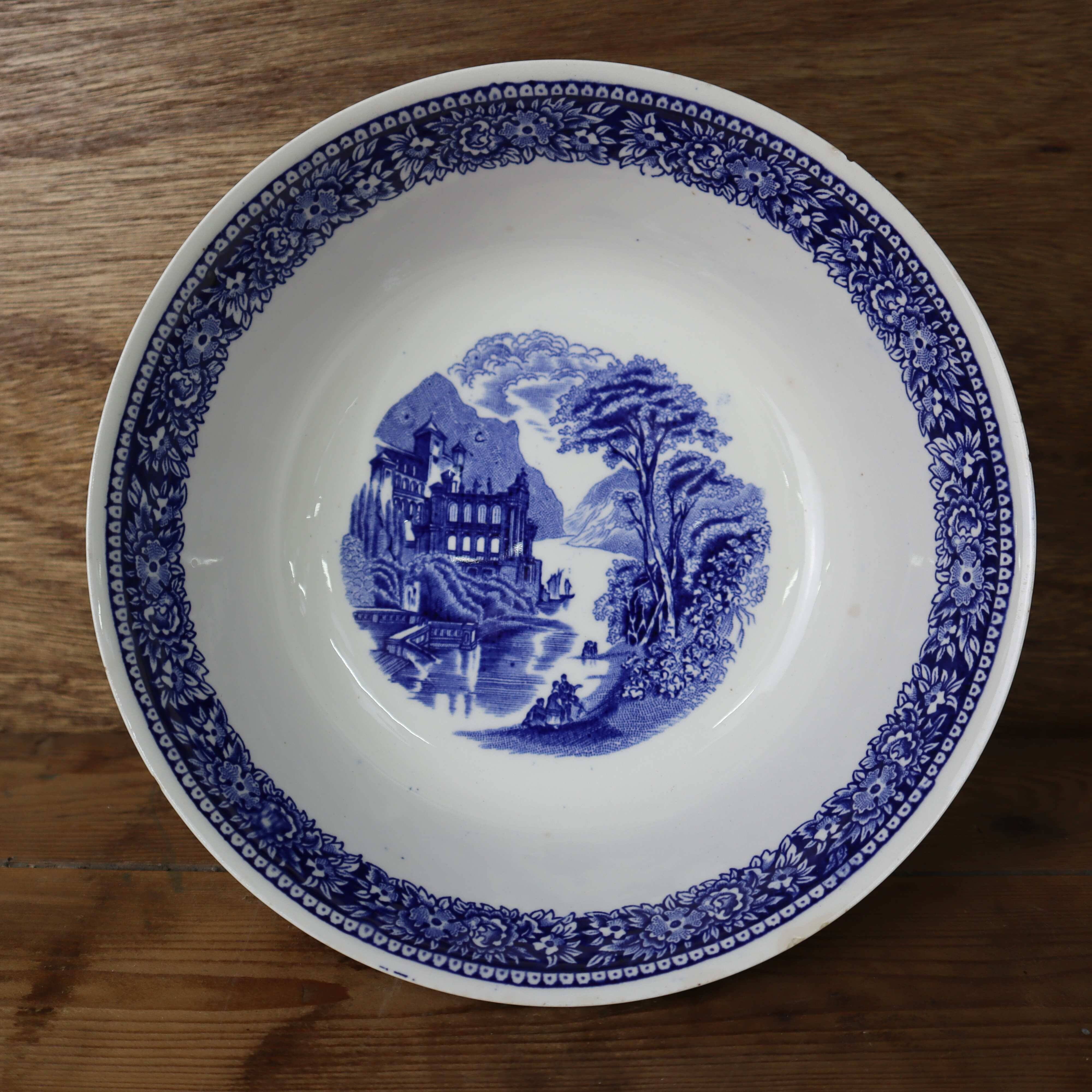 Royal Sphinx Salad Bowl Cambridge Holland