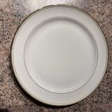 Porcelain presentation with white gold edging