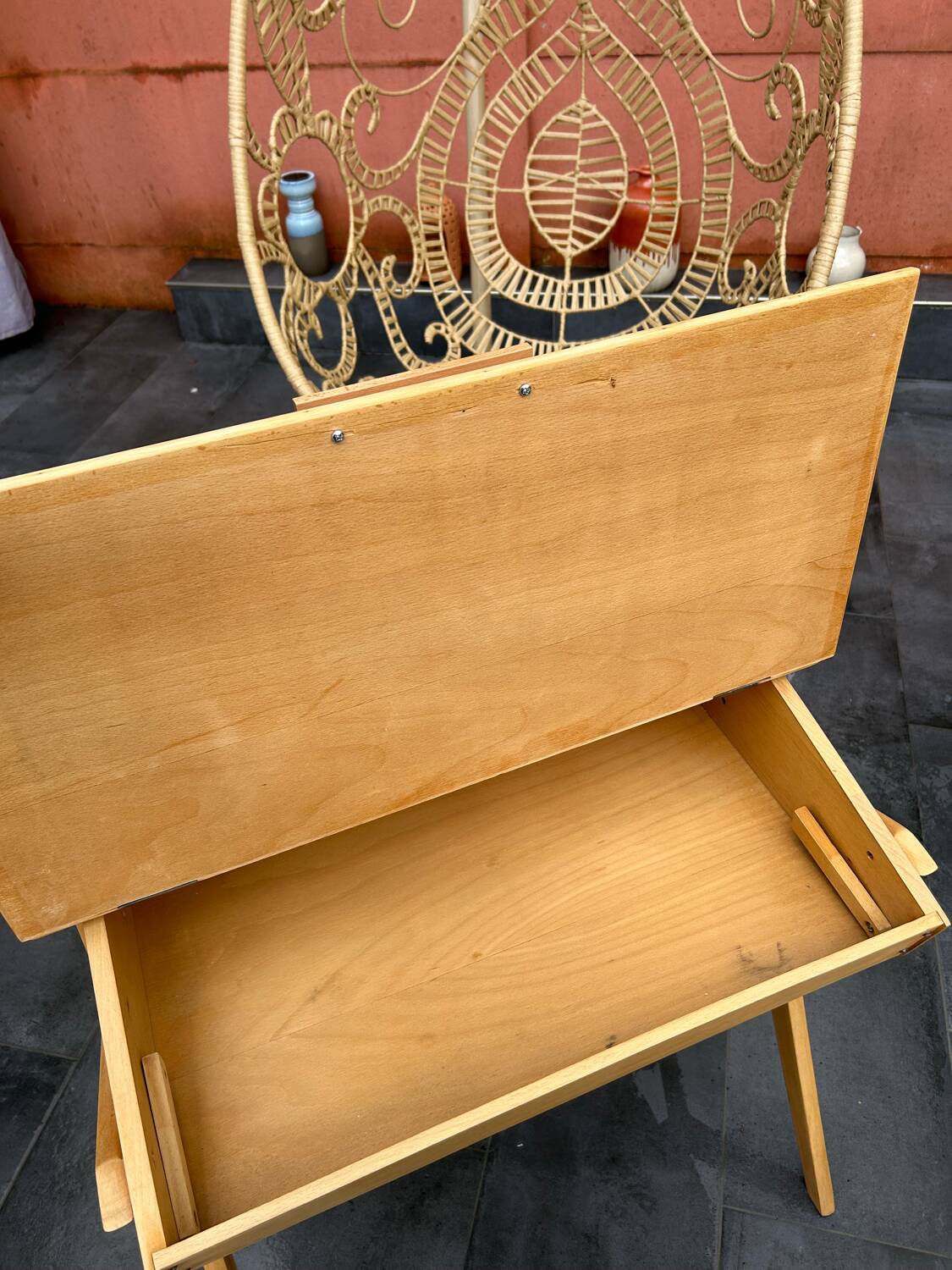 Children's desk with compass legs