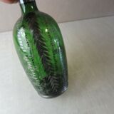 Ancienne carafe en verre, décor en métal argenté