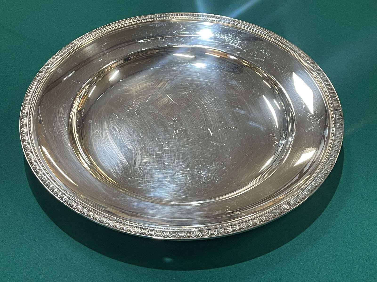 Plateau rond en métal argenté Christofle modèle Malmaison