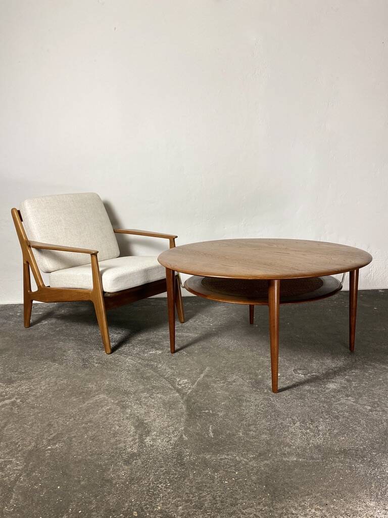 Scandinavian coffee table in teak, design by P. Hvidt & O. Mølgaard-Nielsen, 1960.