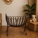 Berceau ancien en rotin cintré – modèle fleur – avec flèche pour voile