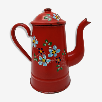 Red enamelled coffee with flowers