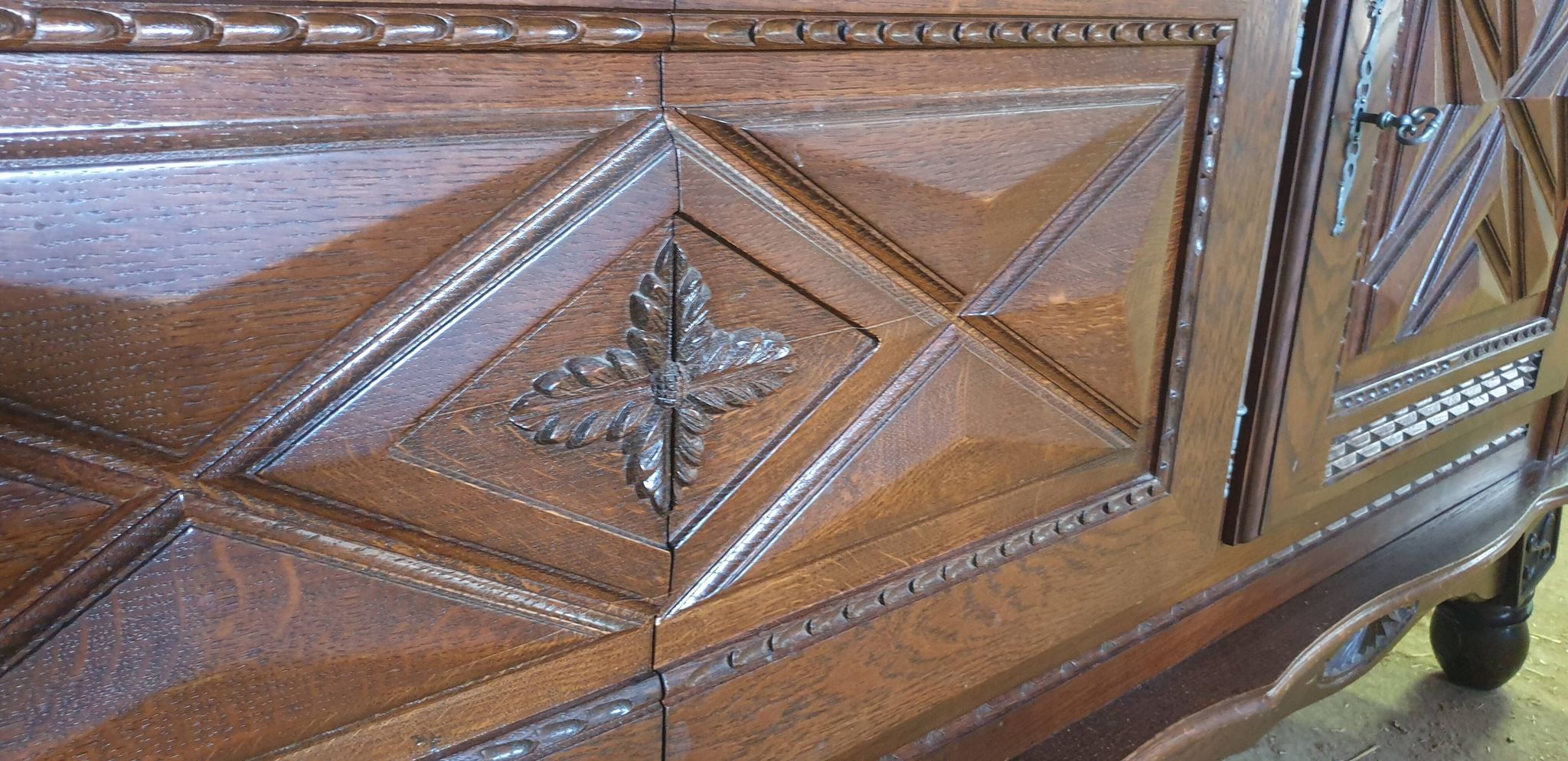 Imposing Basque furniture with regional crosses and original central door - 20th century