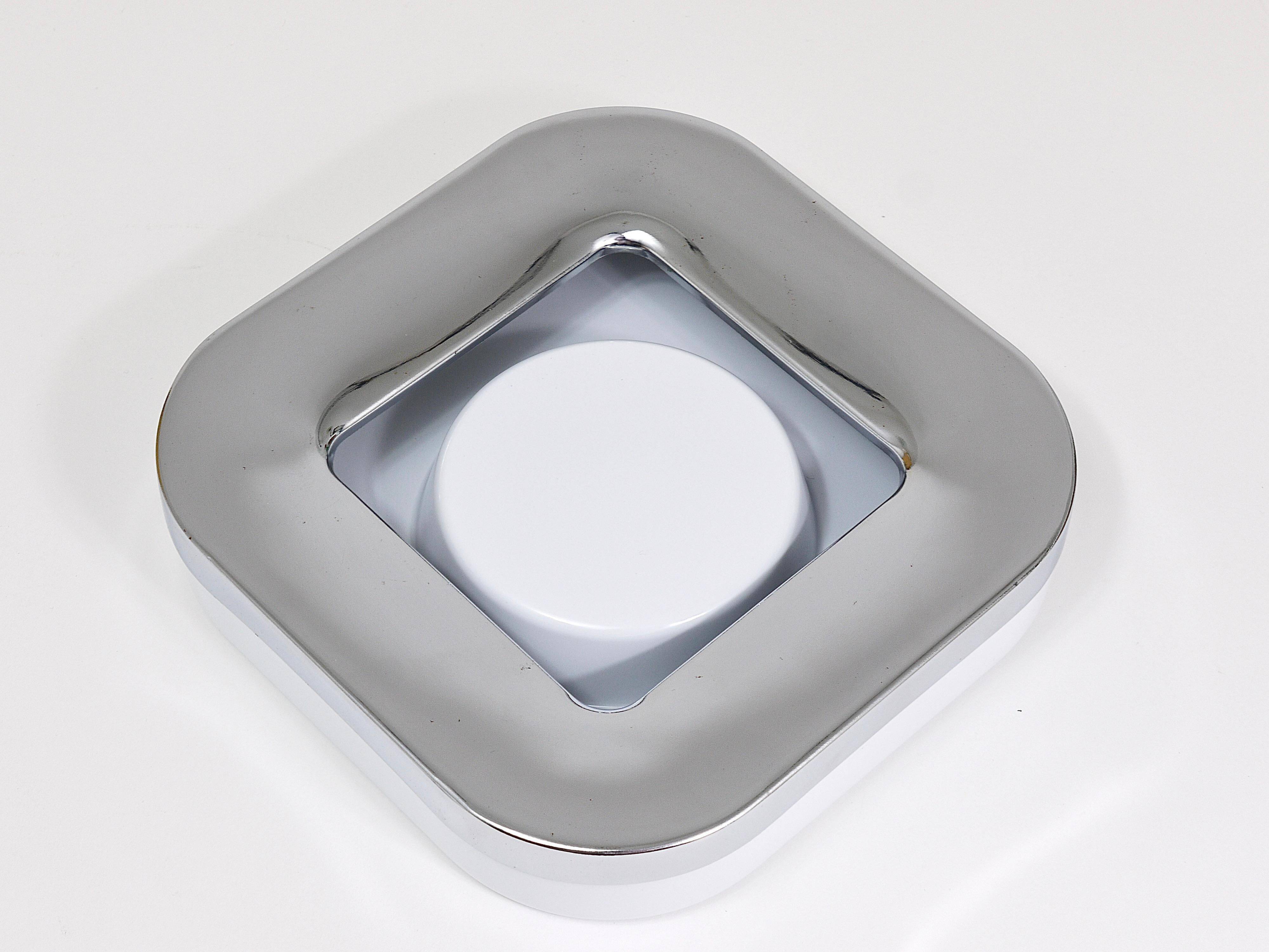 Square white ashtray Ico Parisi, chrome and melamine by Lamperti, Italy, 1970s.