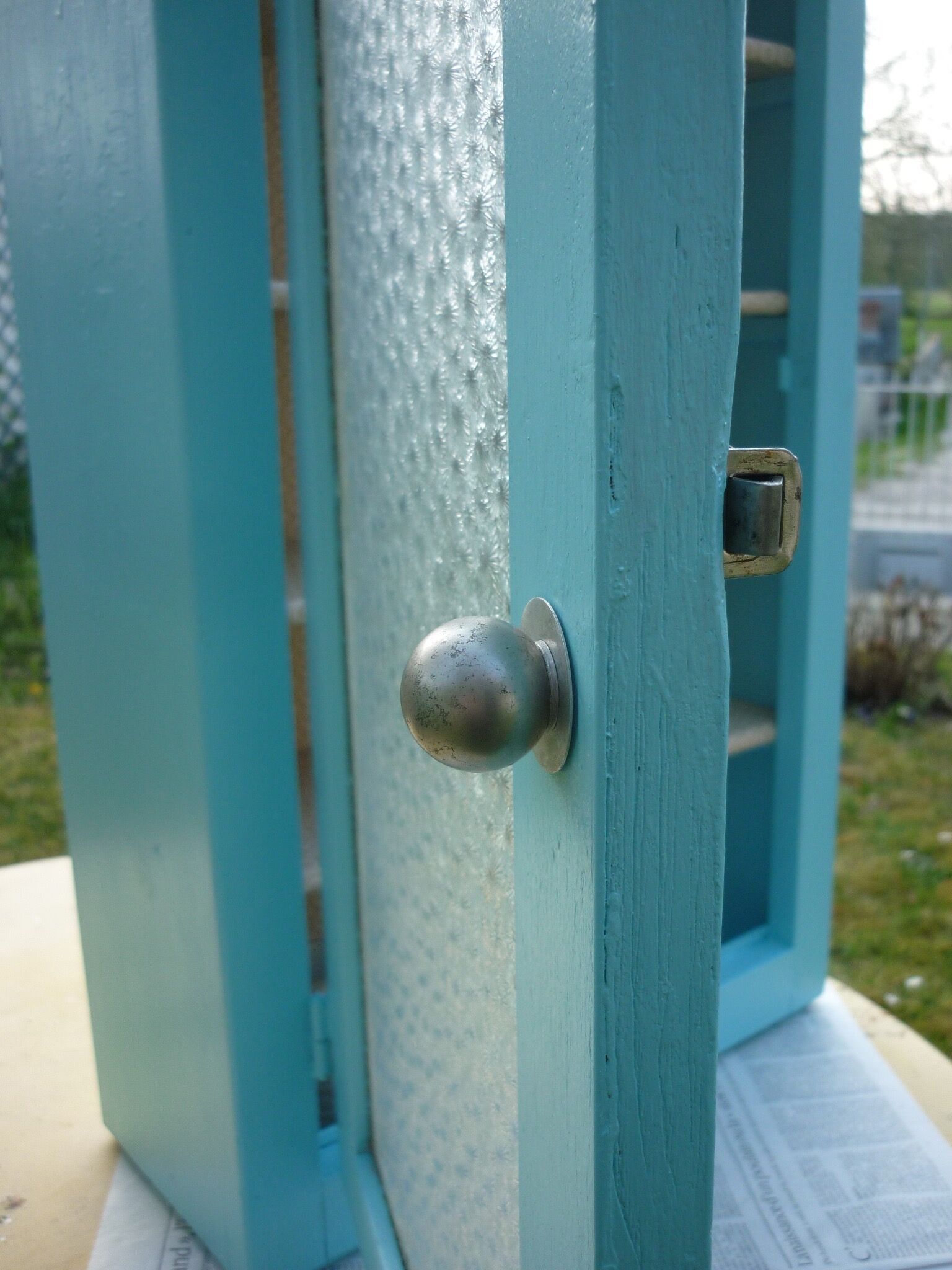 Toilet cabinet in blue wood opaque glass