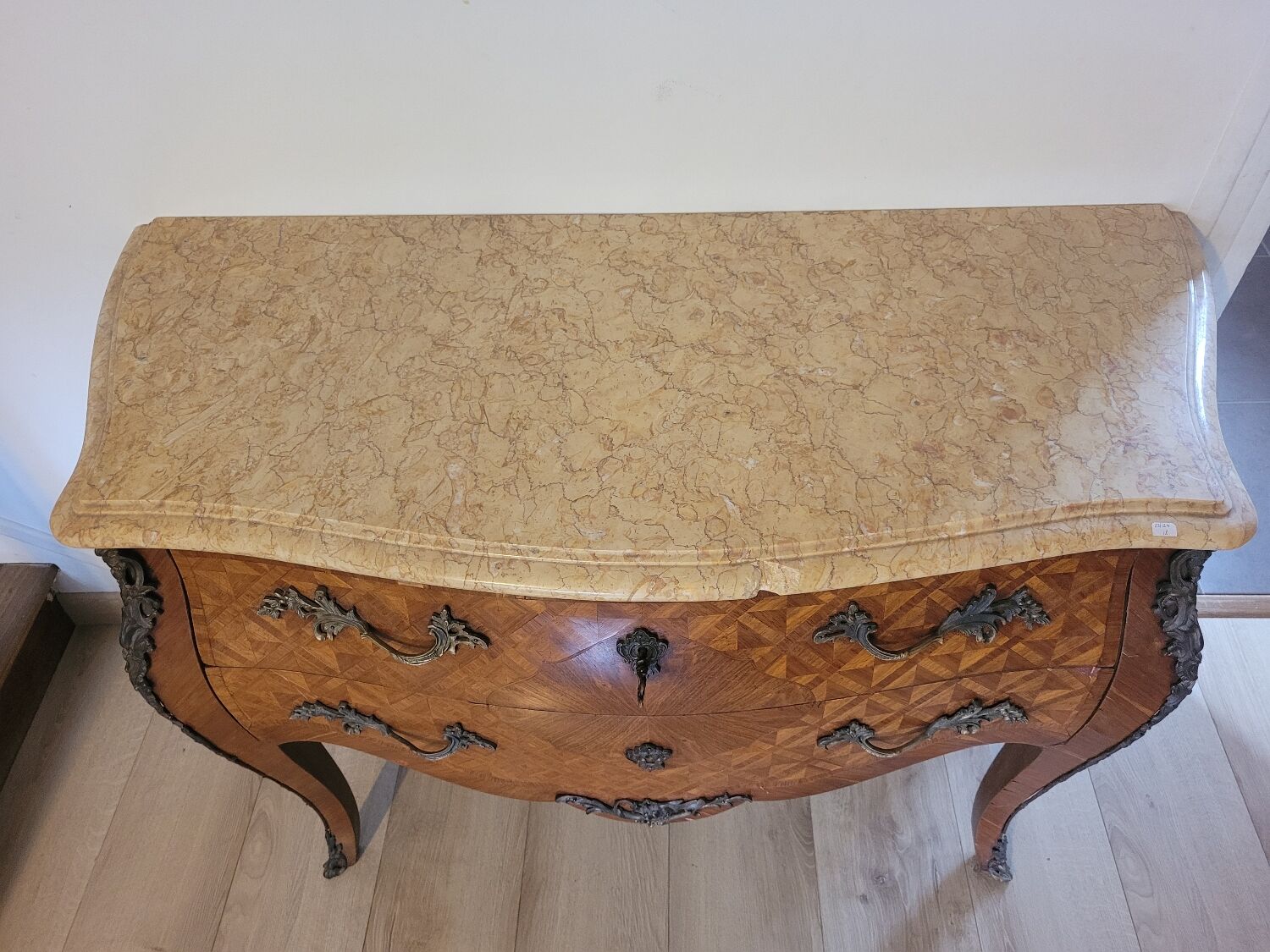 Curved chest of drawers in Louis XV style marquetry