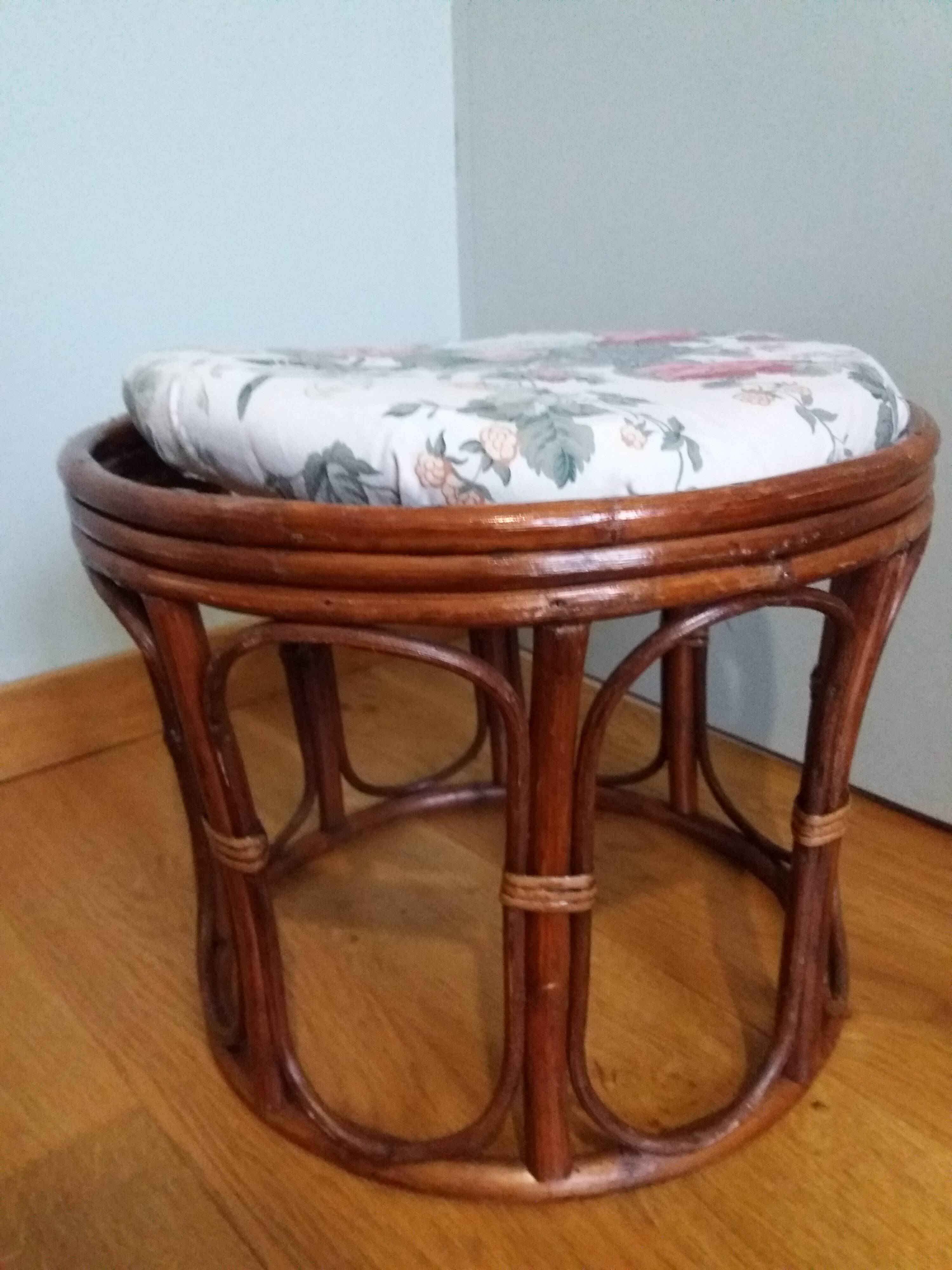 Wicker pouf with cushion