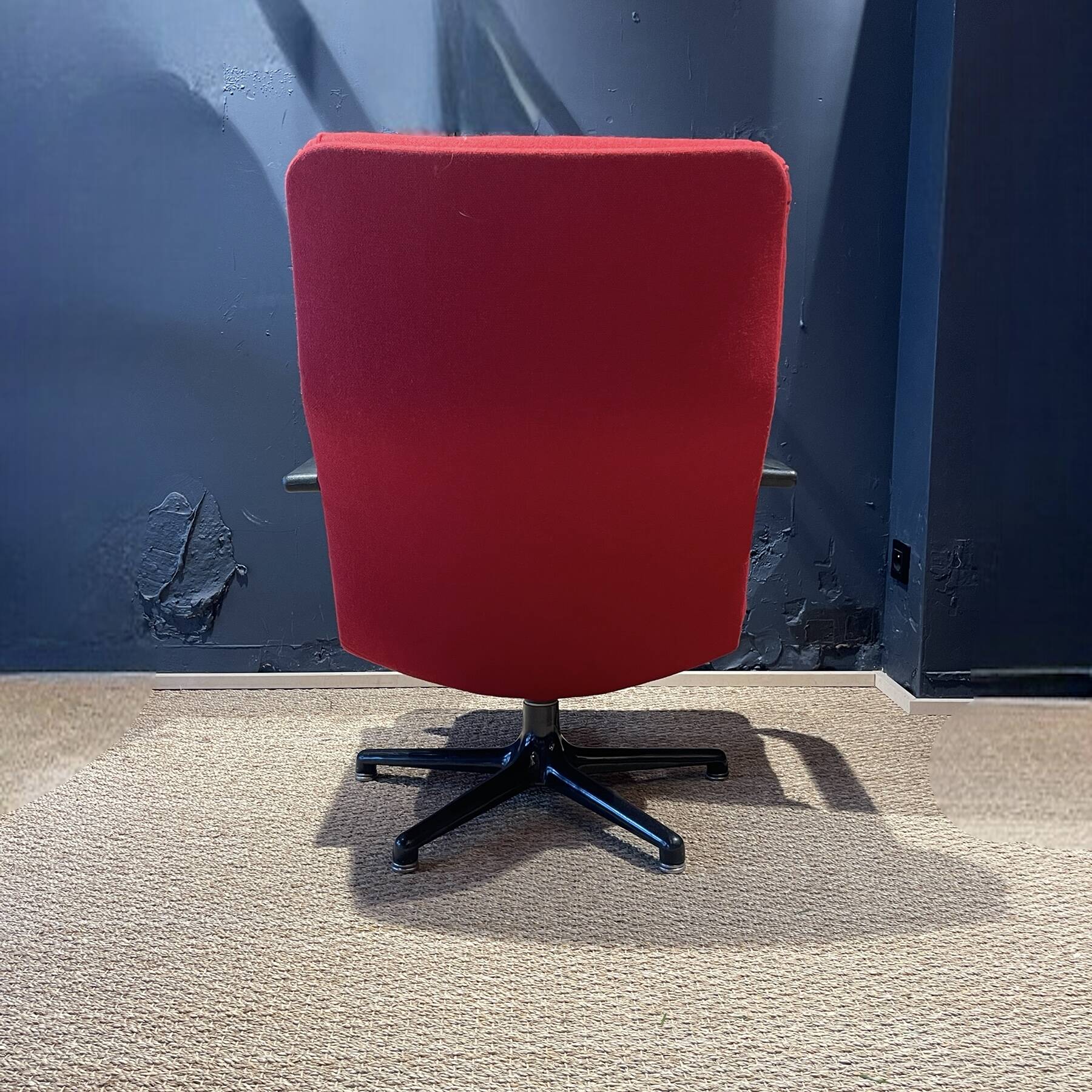 Geoffrey Harcourt F154 vintage swivel armchair for Artifort red fabric 70s