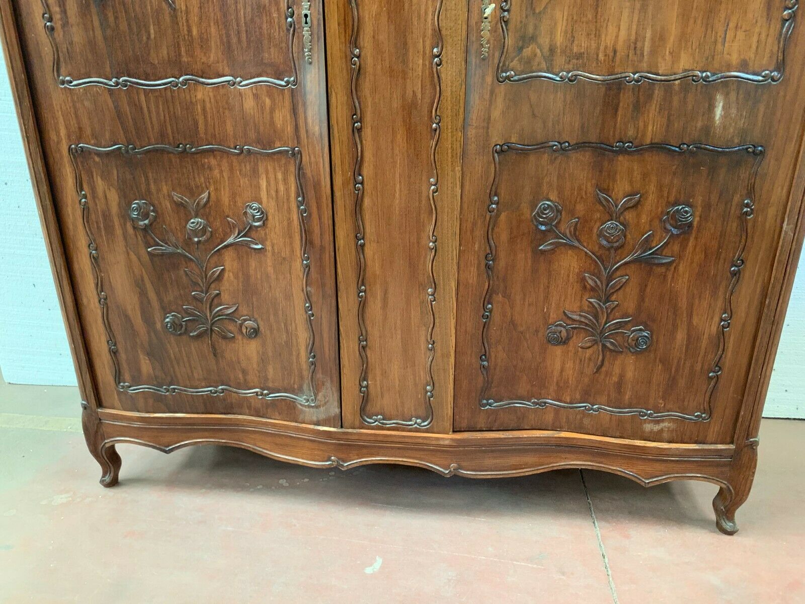 Regency-style wardrobe in walnut storage furniture 20th century