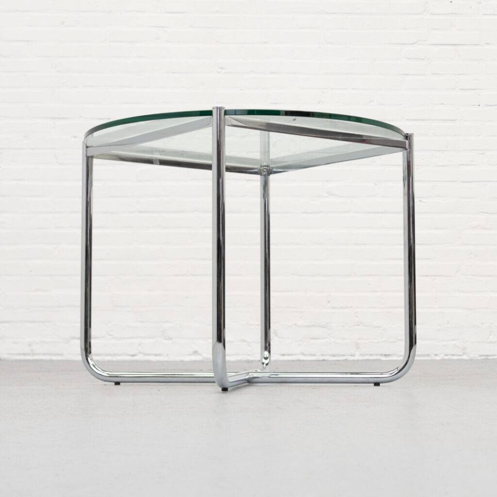 Table basse MR de Mies van der Rohe pour Knoll, années 1980.