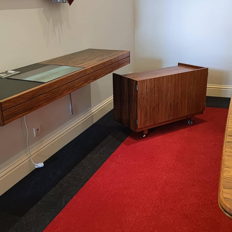 Bar cabinet 2 doors rolling