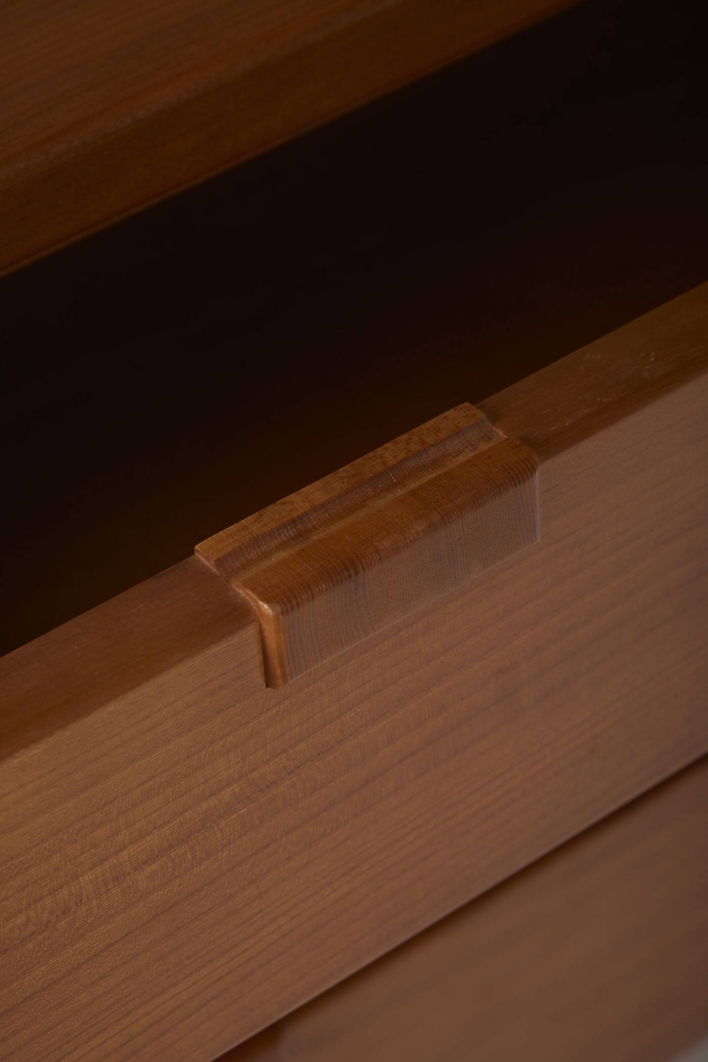 Commode en bois d'orme Luigi Gorgoni