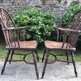A pair of Windsor chairs in solid elm from the 1950s.