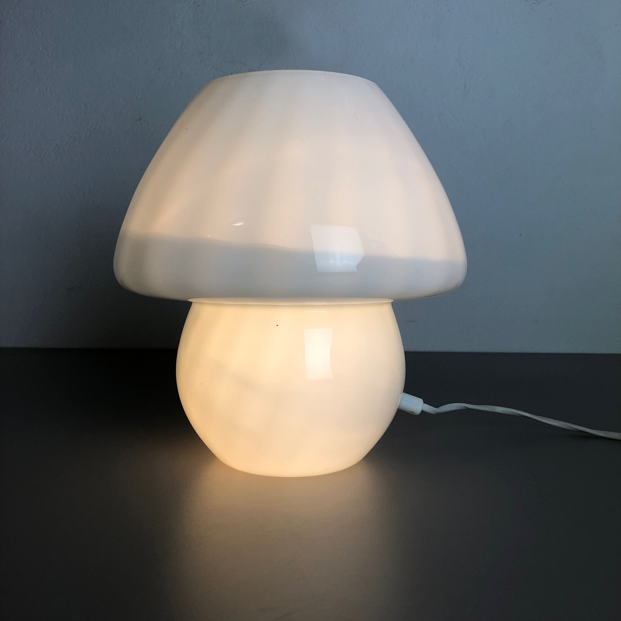 "Mushroom" Murano glass table desktop light made  by Vetri Murano, Italy, 1970s