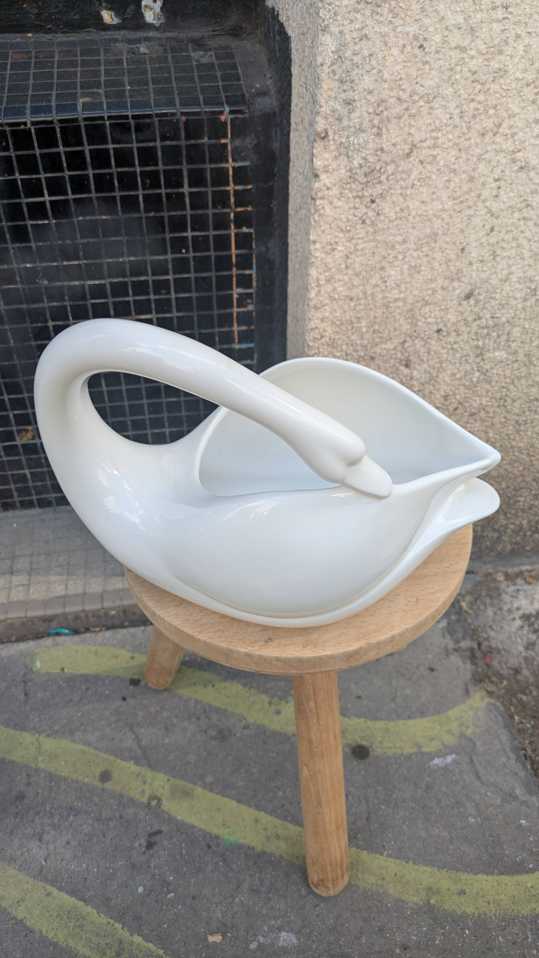 White ceramic planter / pocket tray – Vintage swan