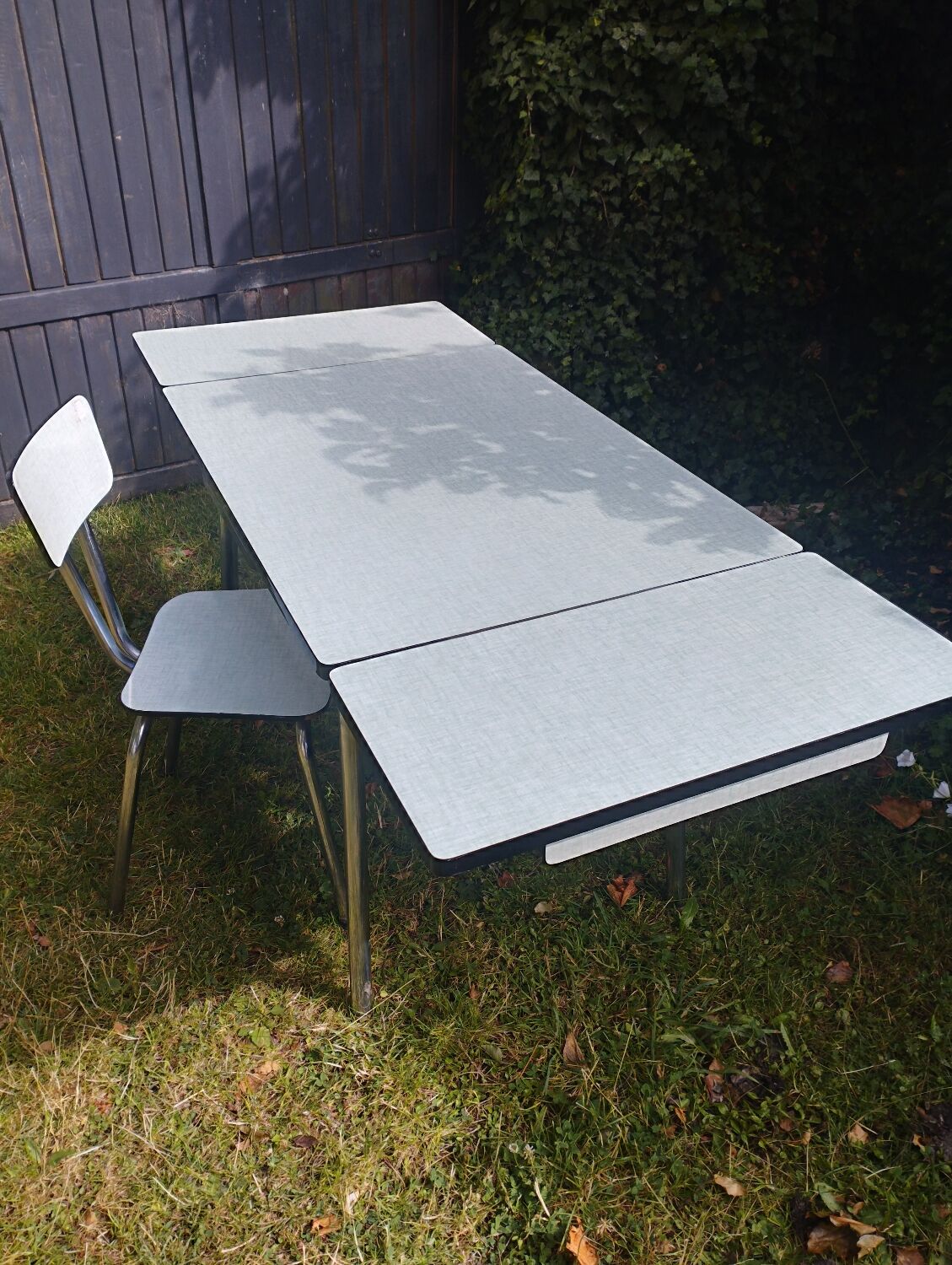Formica table with extensions