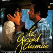 Small powdered glass vase with a yellow and green gradient from the 1950s (film "Le Grand Chemin")