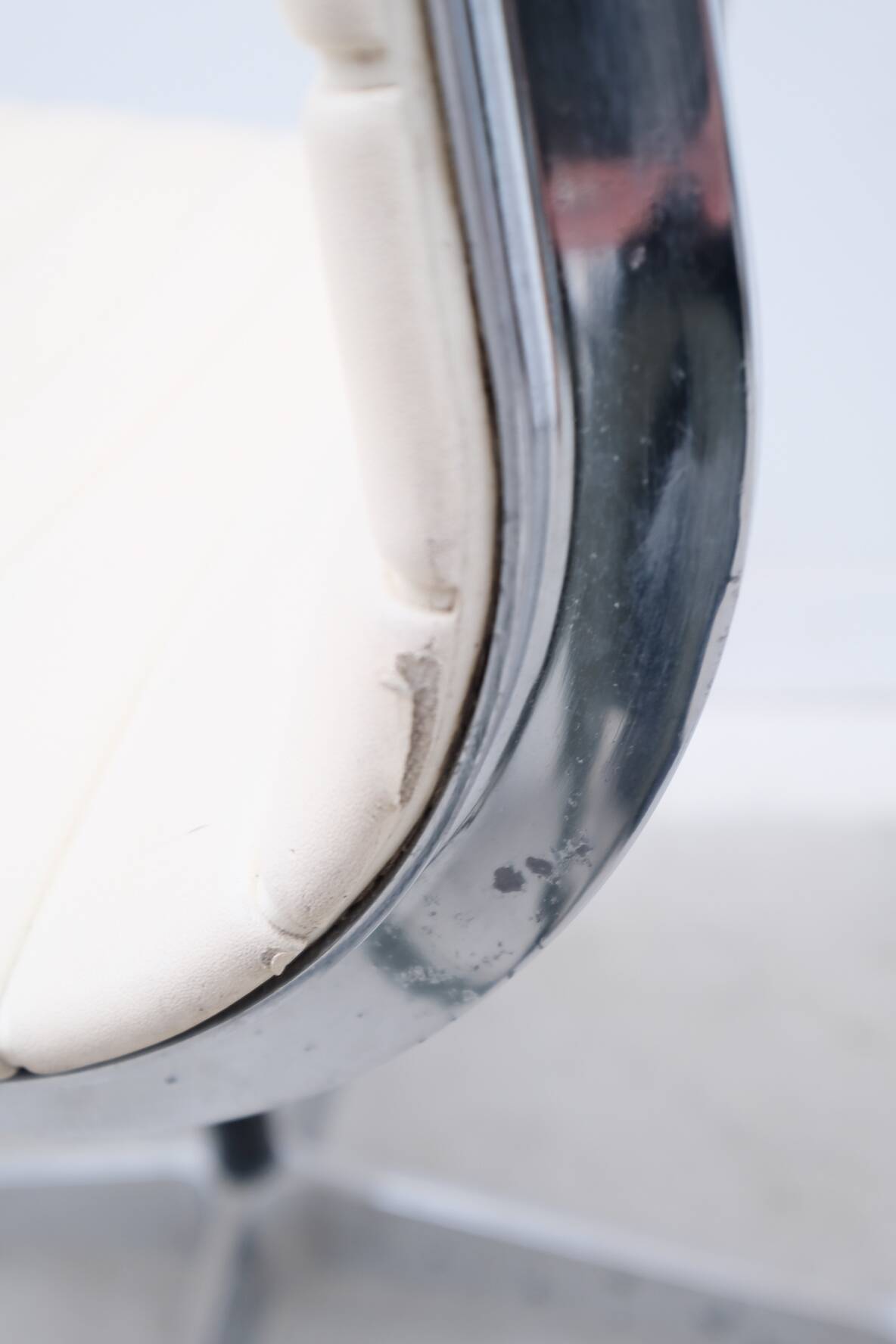 Charles & Ray Eames "EA 105" chairs for Herman Miller in leather, 1970