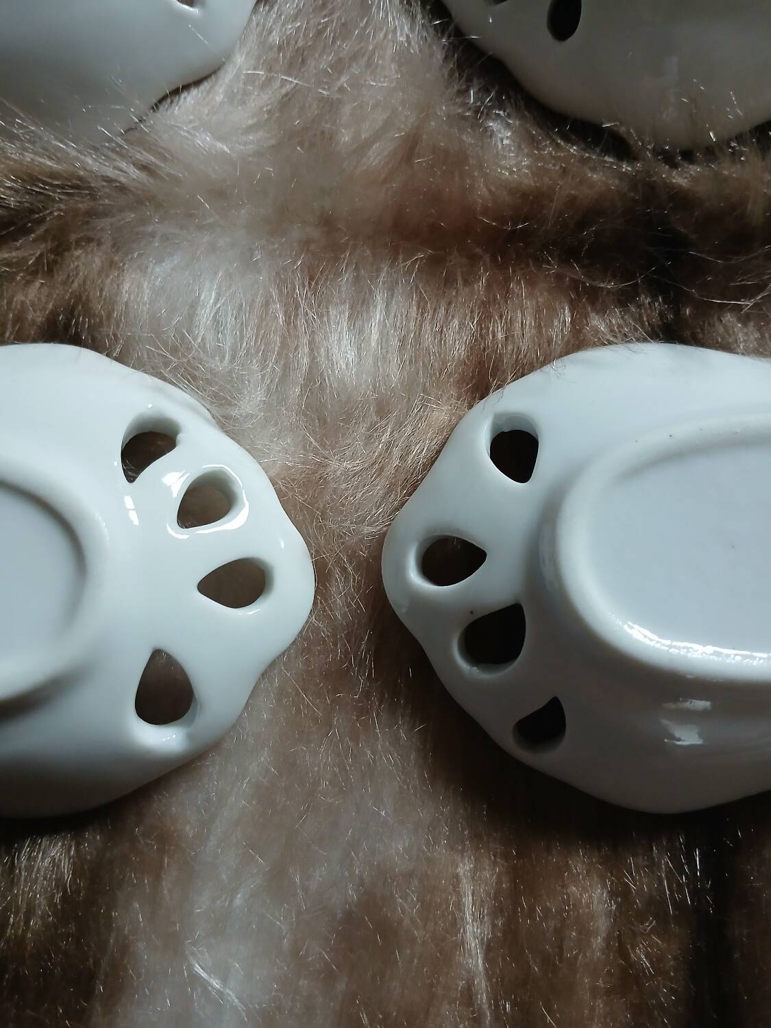 6 white porcelain bowls