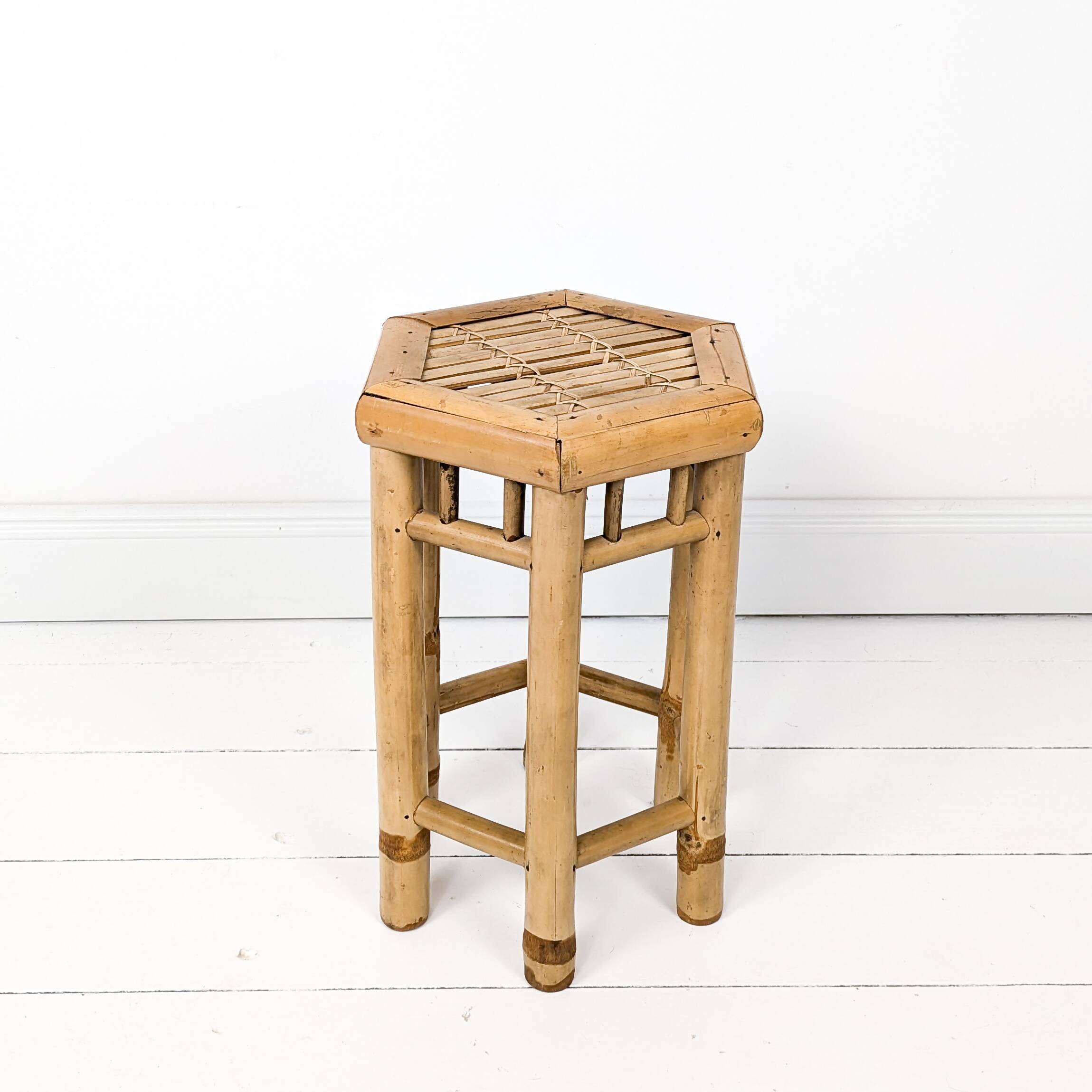 Table d'appoint vintage Tabouret de fleur Banc de fleur Mid Century Bambou Table de nuit Tabouret de