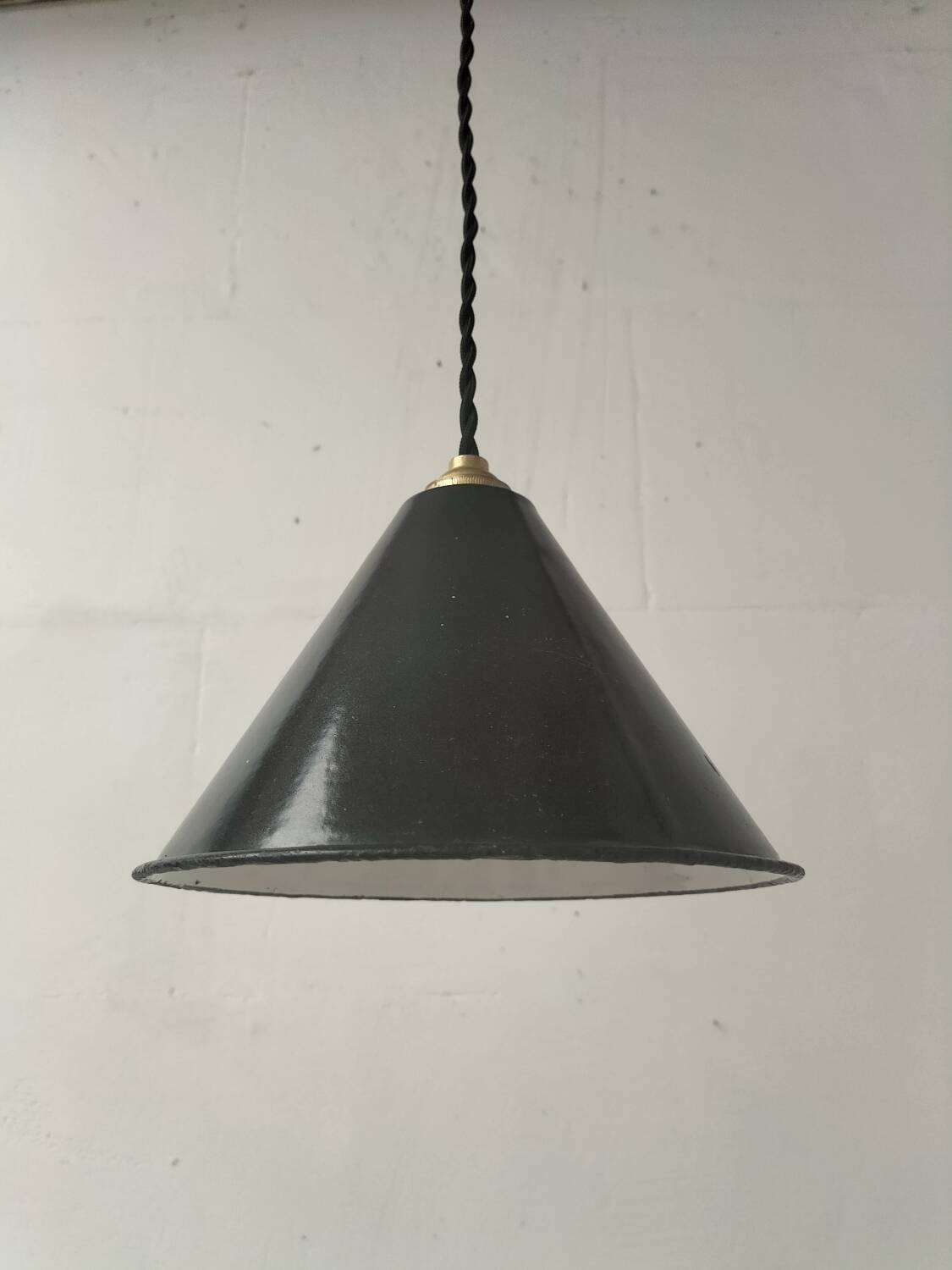 Enamelled sheet metal cone pendant light