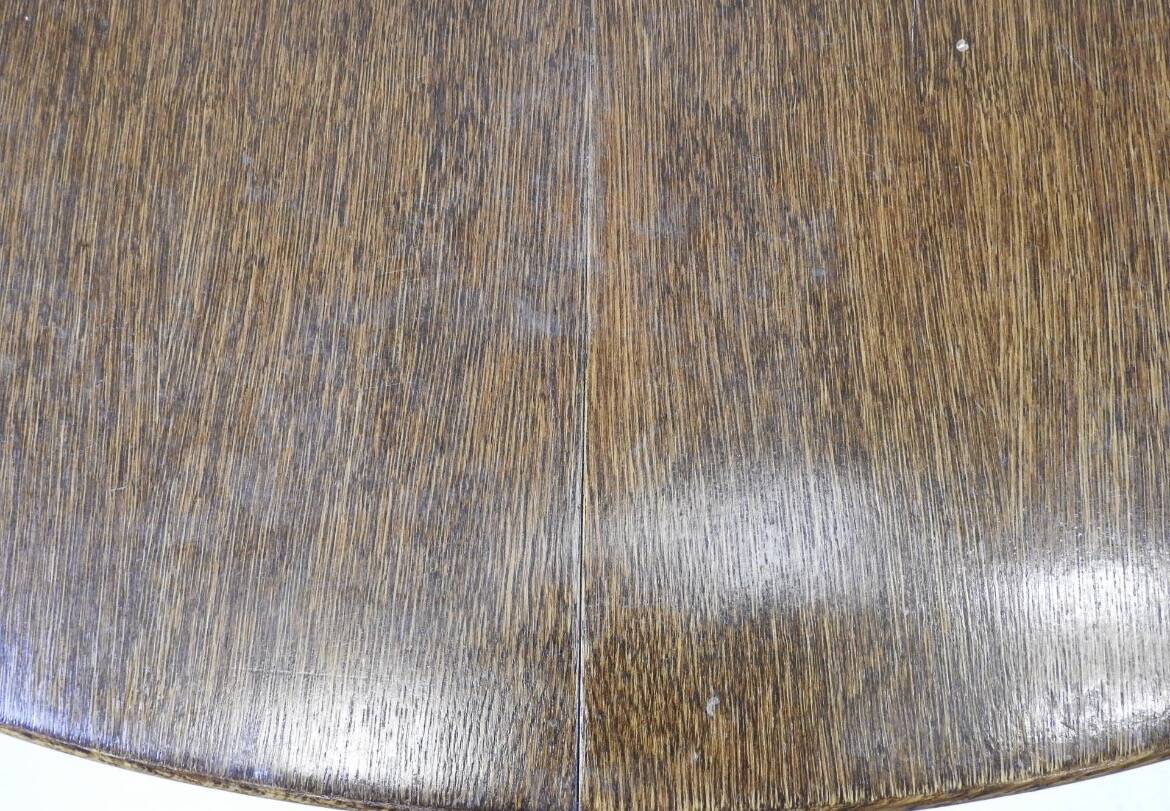 Table ronde de salle à manger couleur chêne foncé