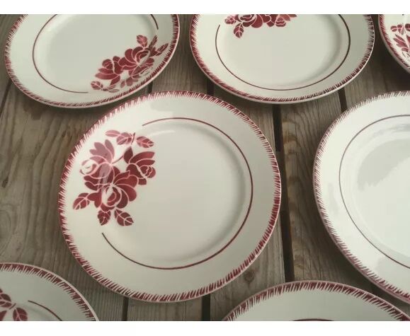 Set of 7 flat ceramic plates Badonviller Red floral decoration