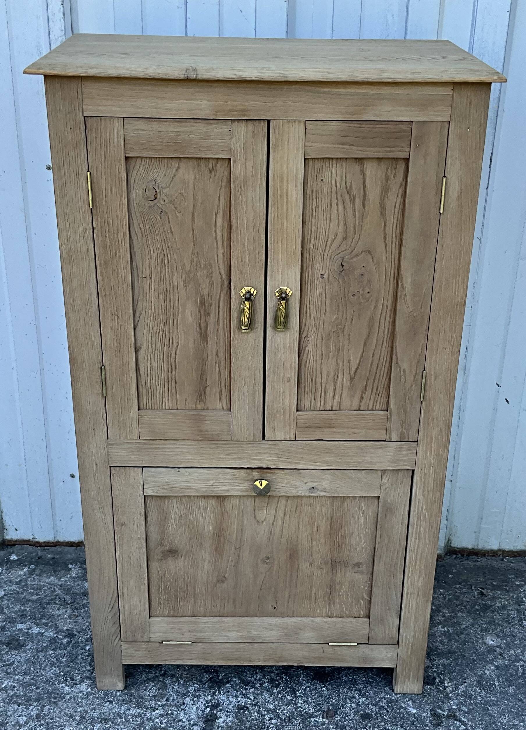 Solid oak storage unit – Contemporary country style