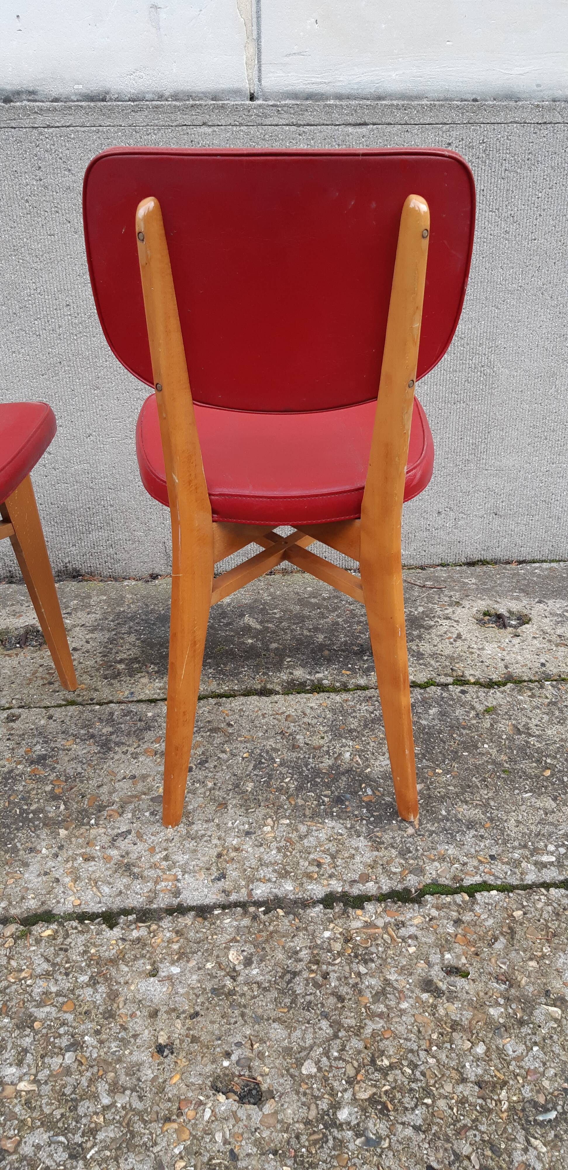 Pair of chairs type red skai bistro