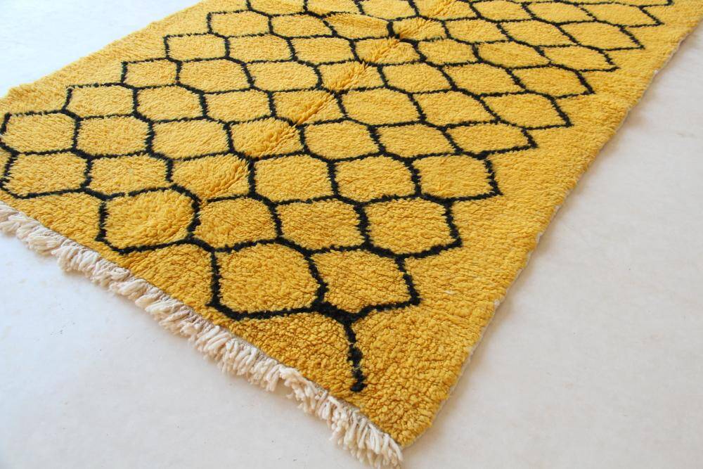 Yellow and Black Rug - 247 x 160 cm
