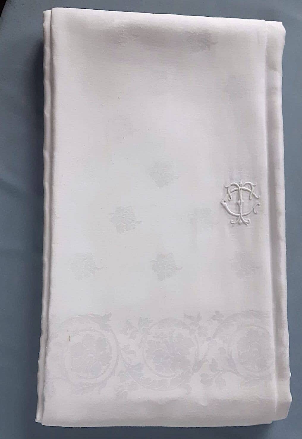 Party tablecloth - 2m30 x 5m30 - white damask monogrammed ct