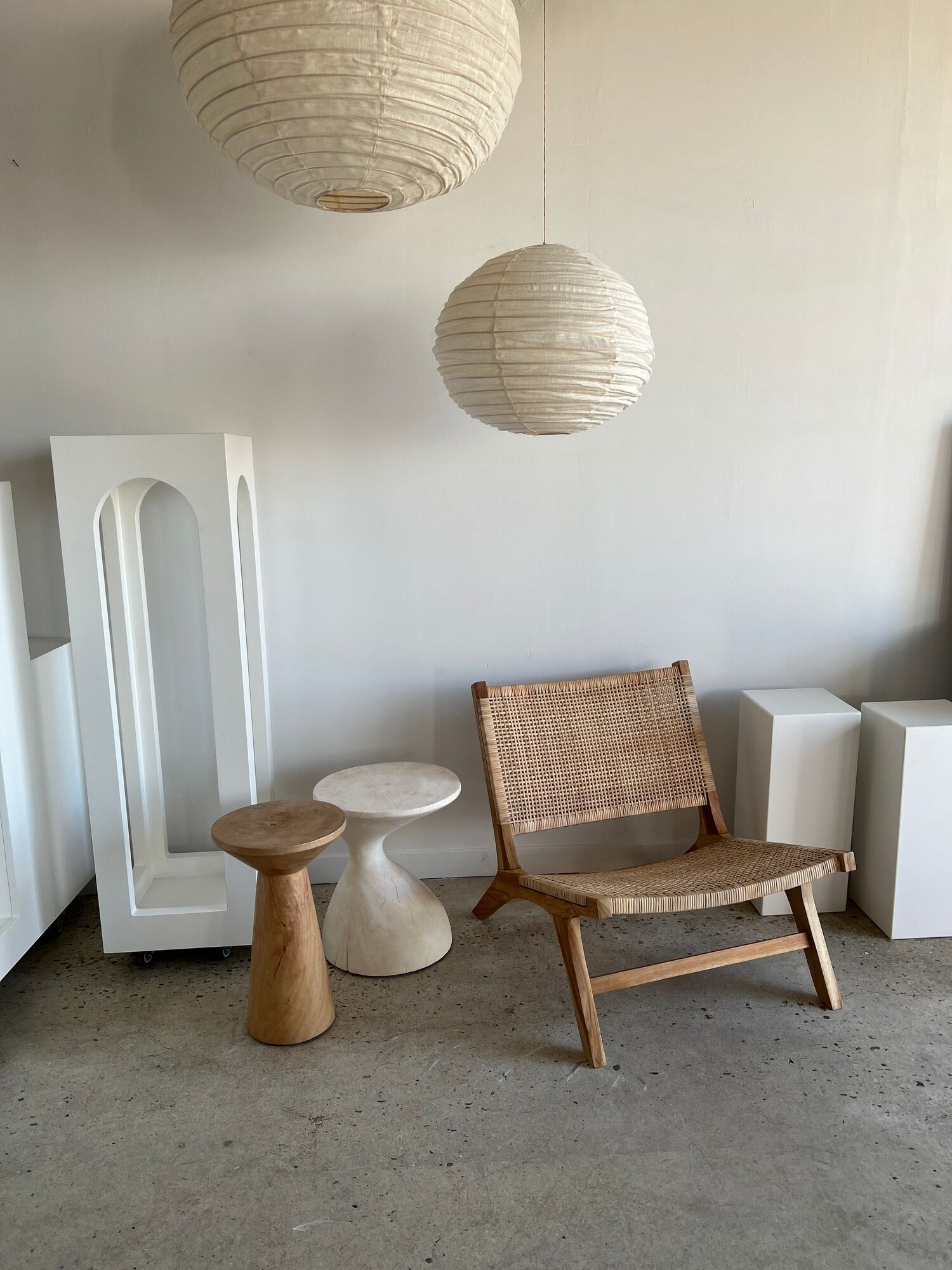 Reclining armchair in natural wood and woven rattan