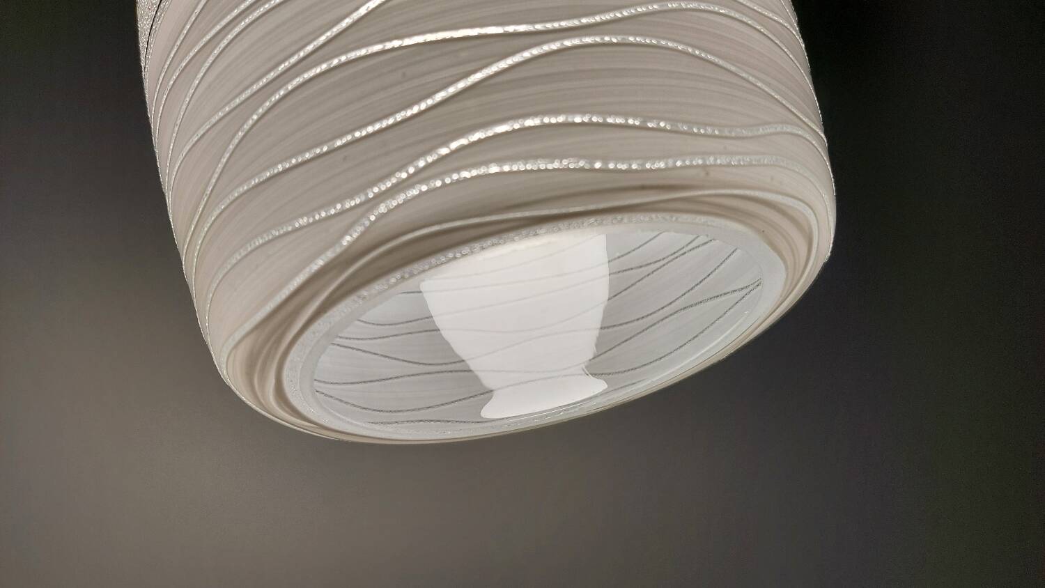 Opaline suspension