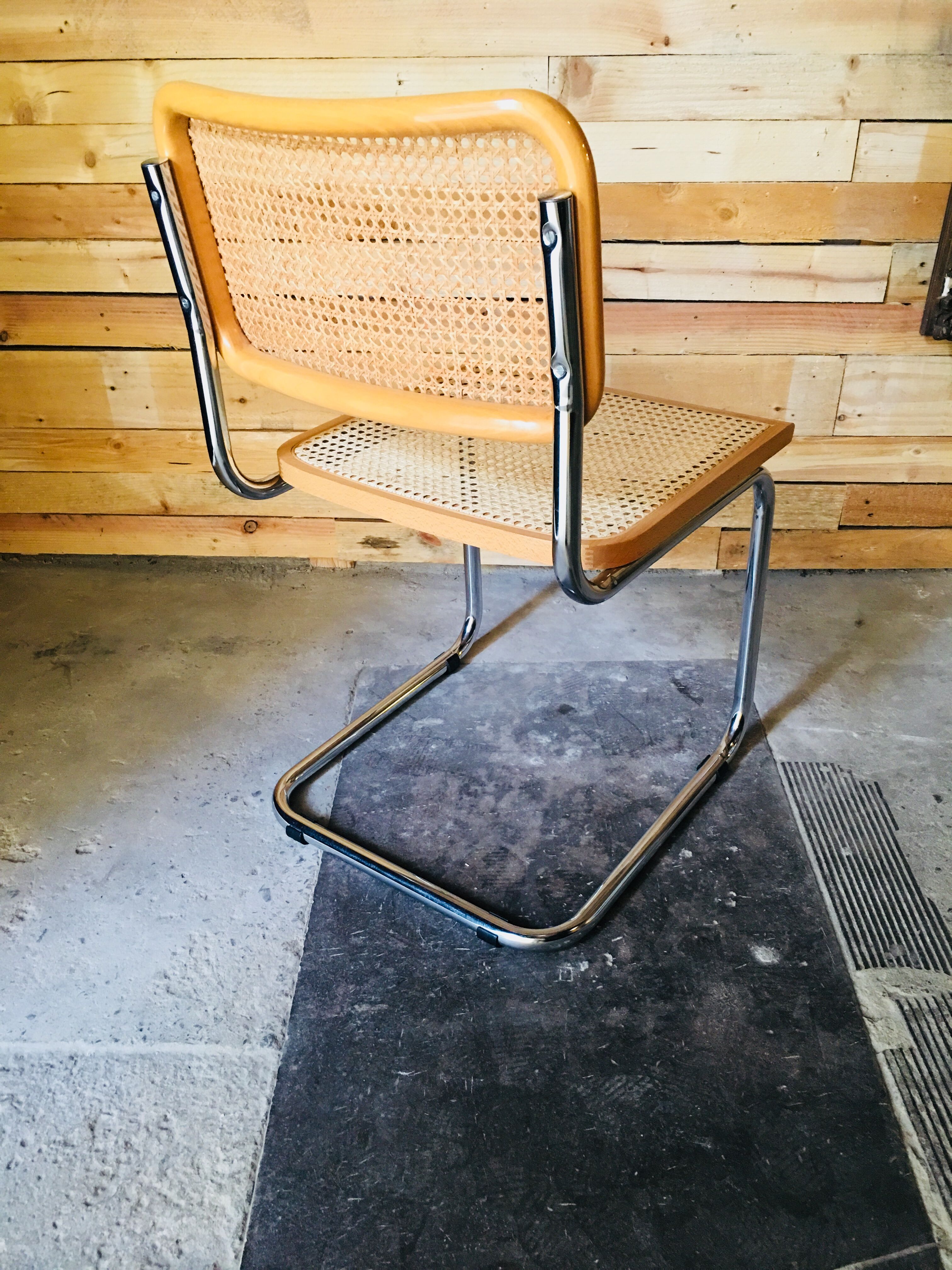 Chair model cesca B32 design by Marcel Breur