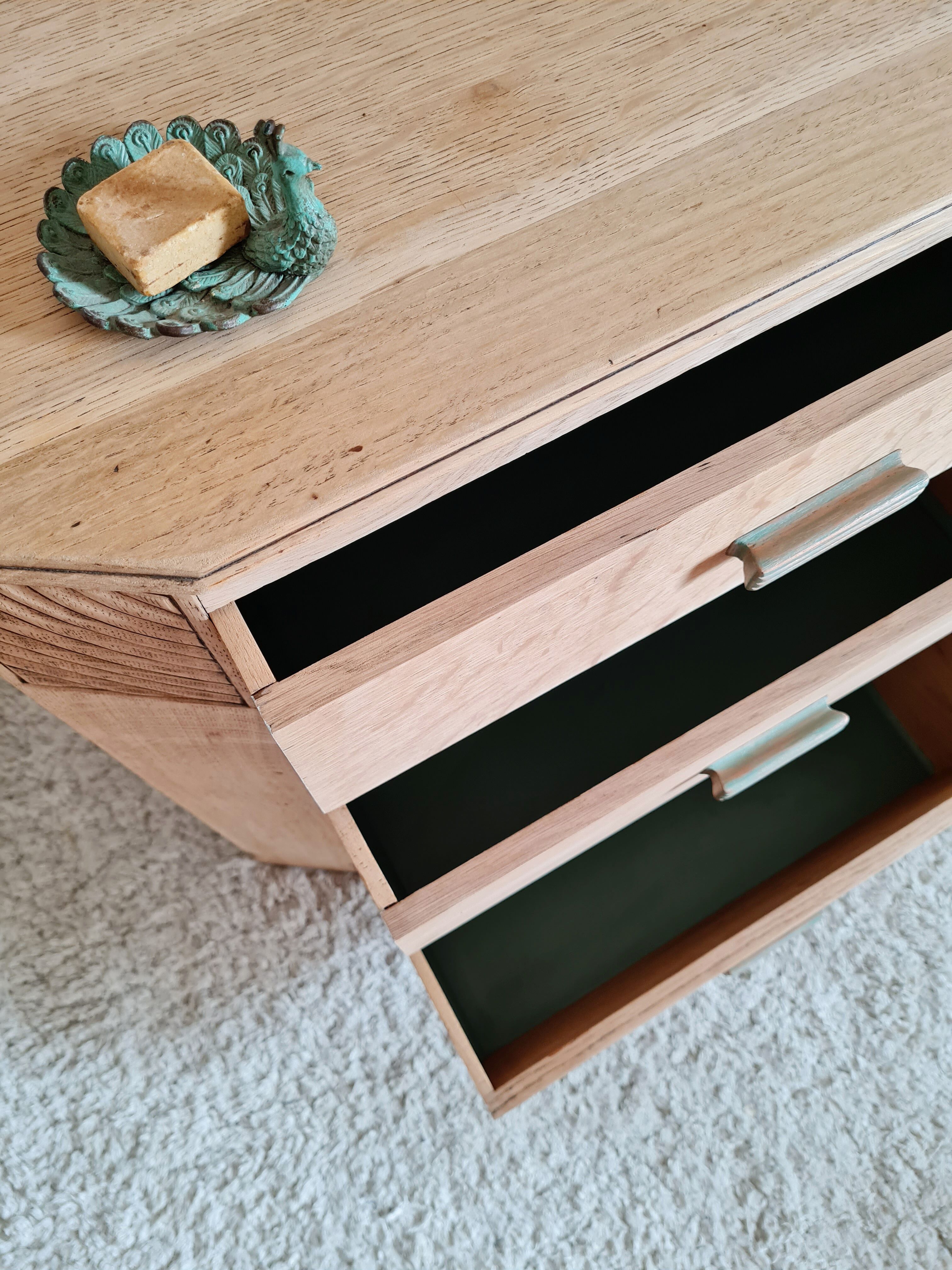 Raw and renovated art deco commodity