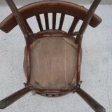 Paire de chaises bistrot anciennes avec patine foncée