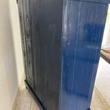 Ancienne armoire parisienne peinte en bleu nuit