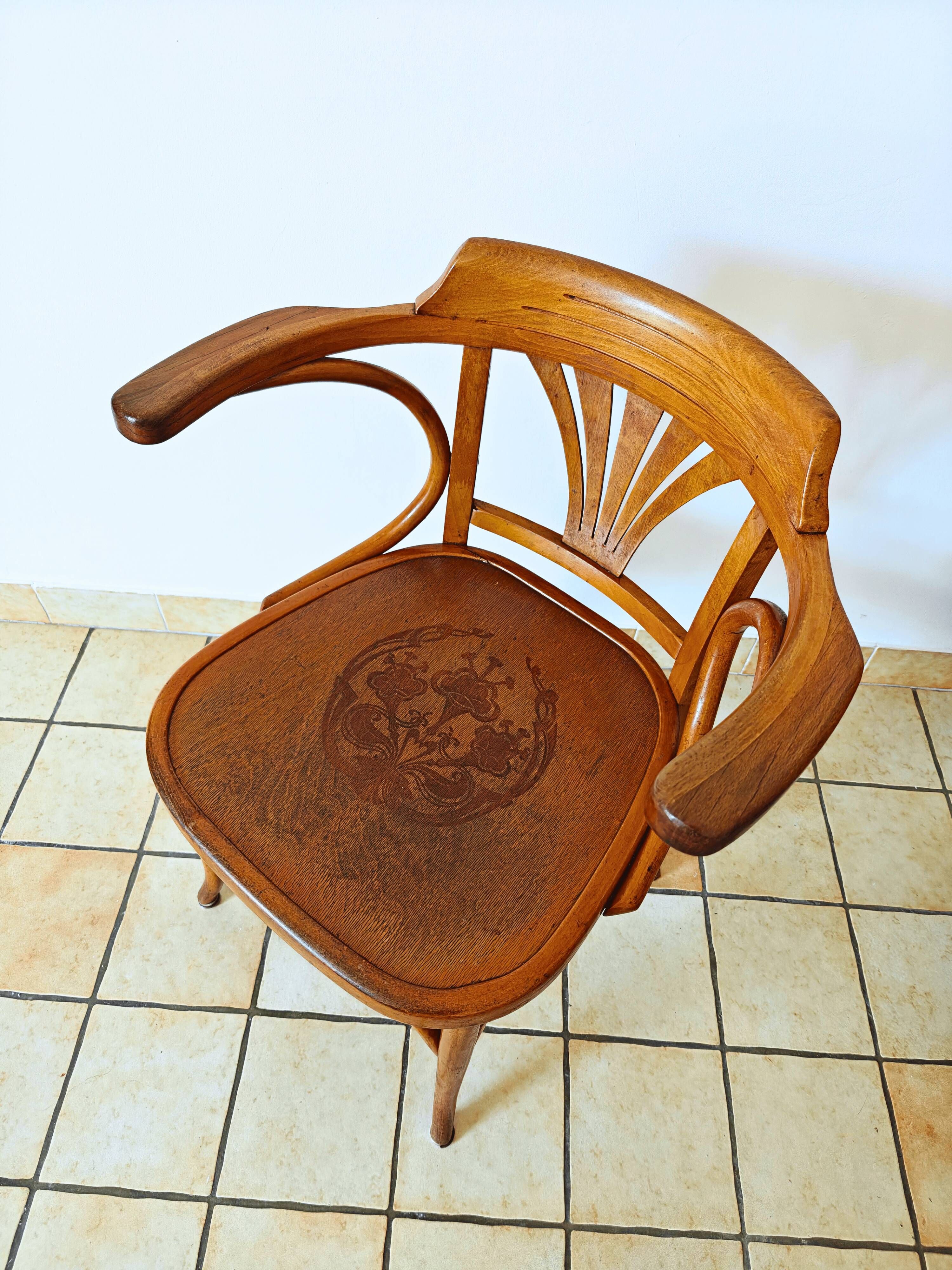 Art Nouveau office chair with curved wood attributed to J&J Kohn, 704 1/2 4V