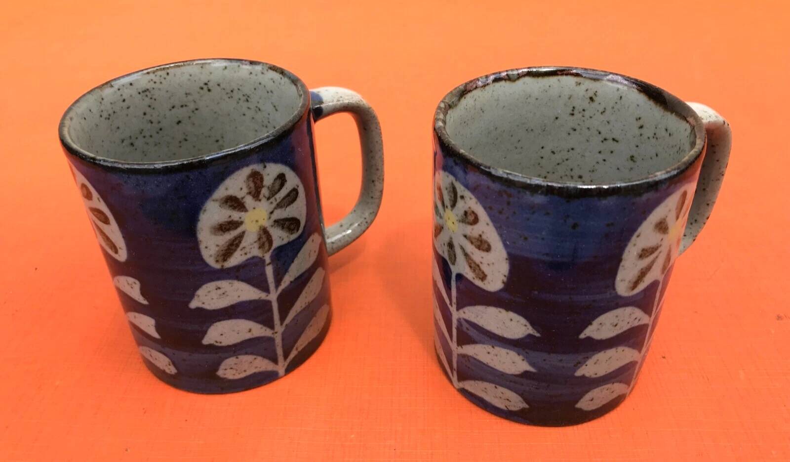 2 Tasses / Mugs   Céramique émaillée Décor floral