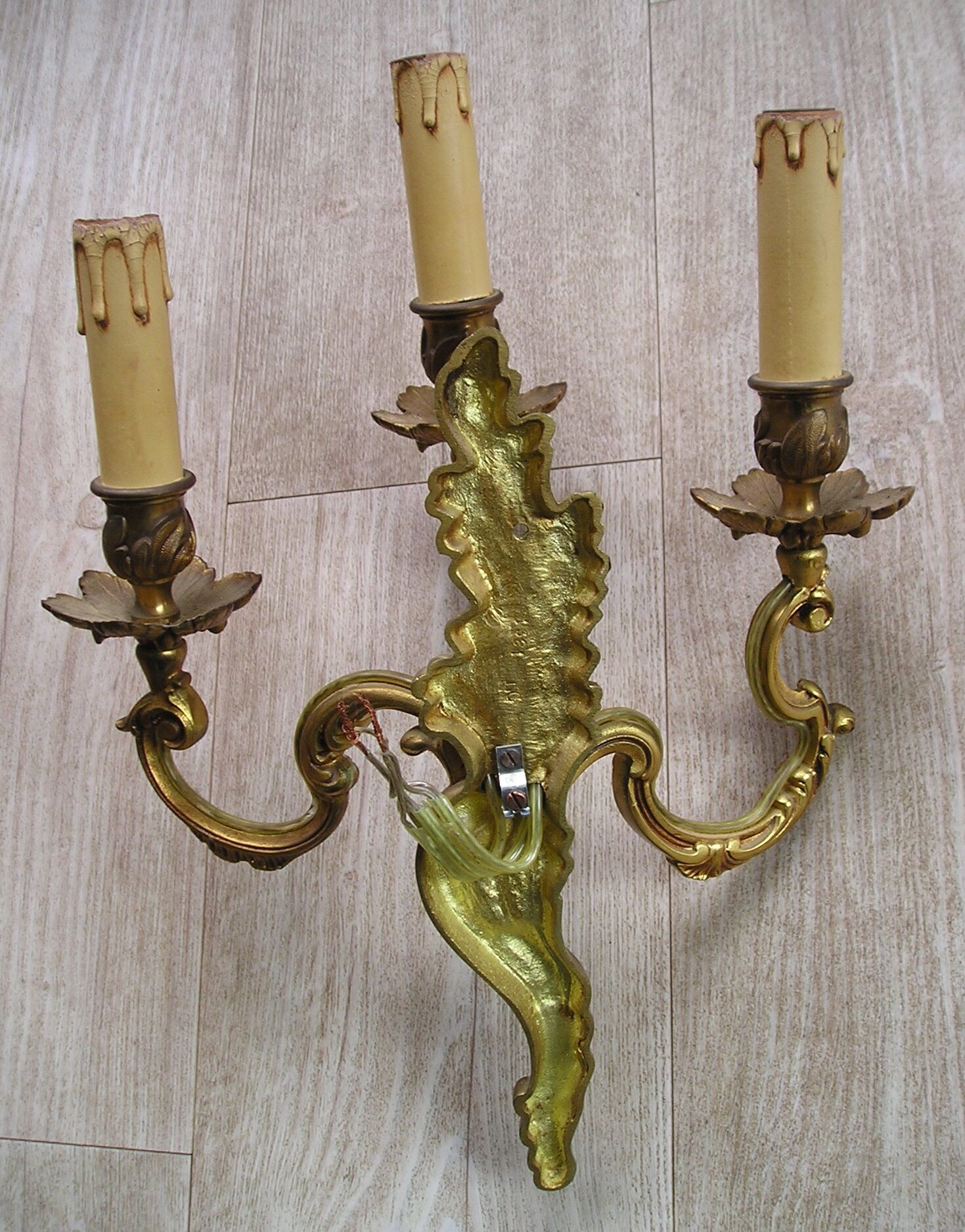 Louis XV-style gilded bronze wall light